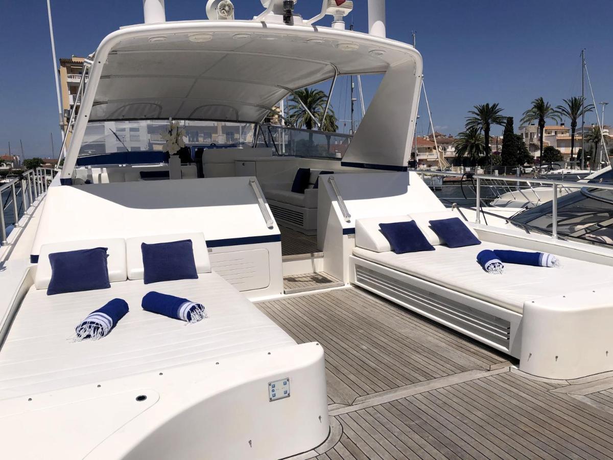 Home Sweet Boat - Chambres D'Hotes เอมปูเรียบราบา ภายนอก รูปภาพ
